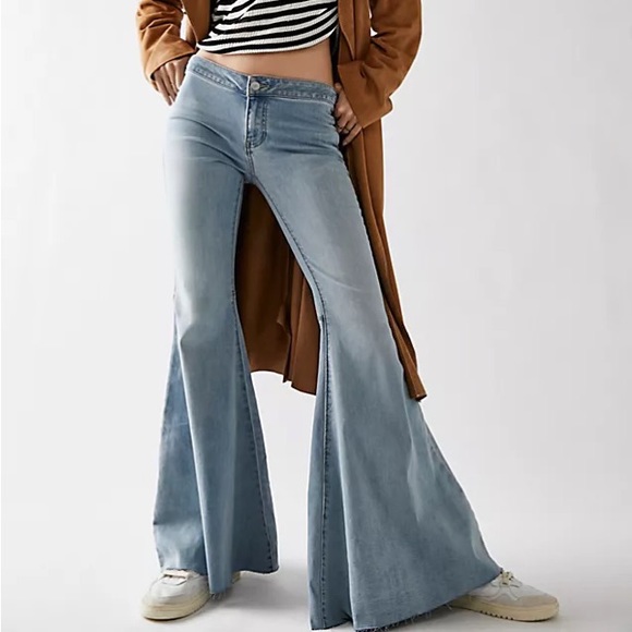 Free People Denim - NWTS FREE PEOPLE LOW RISE FLARE JEANS (29)